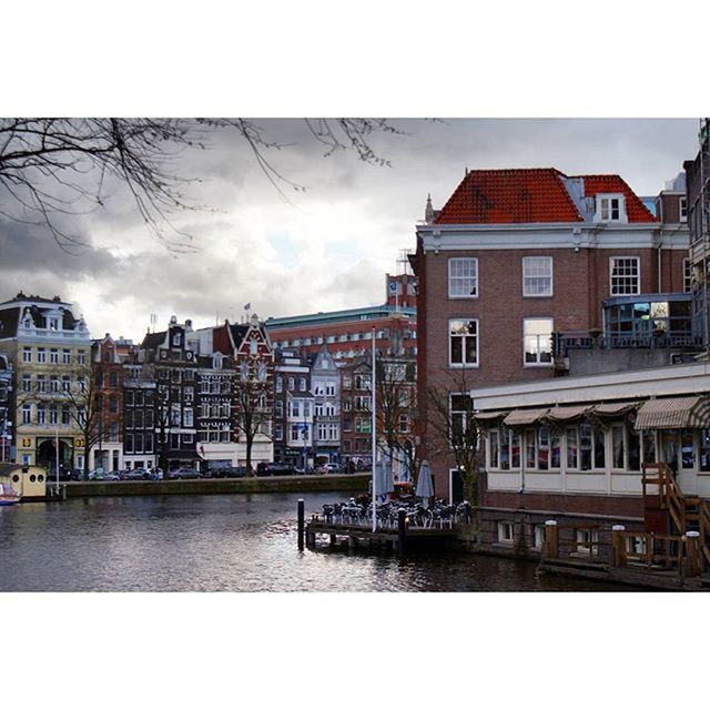 building exterior, architecture, built structure, city, transfer print, sky, residential structure, residential building, water, waterfront, building, auto post production filter, residential district, canal, window, river, house, cloud - sky, reflection, city life