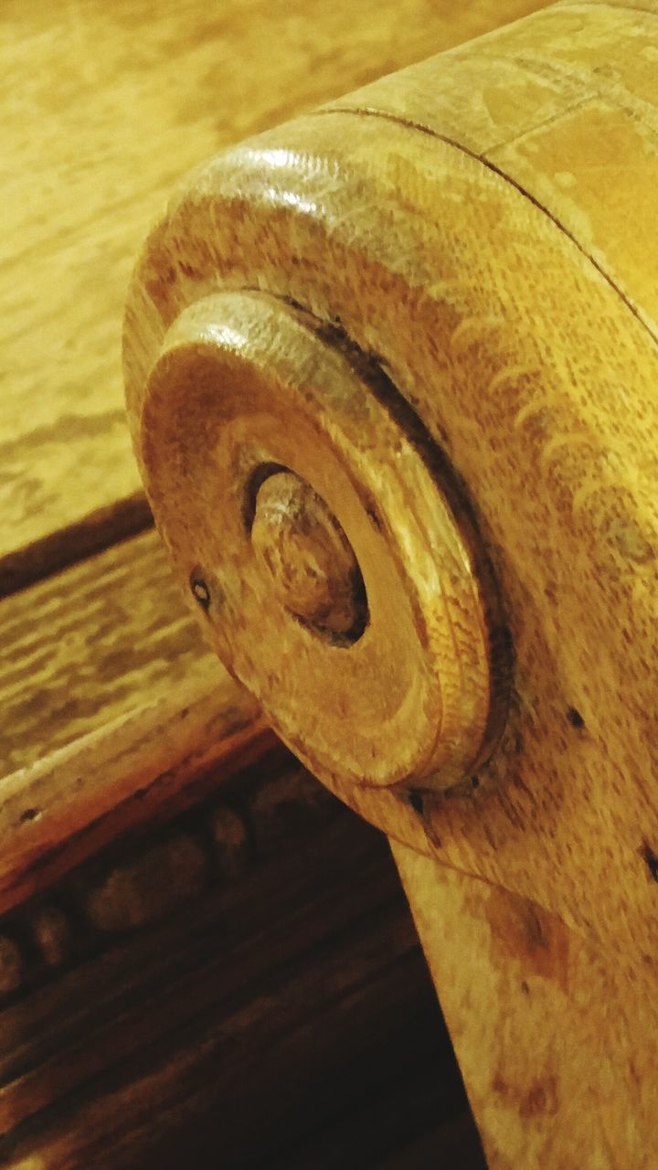 CLOSE-UP VIEW OF WOOD