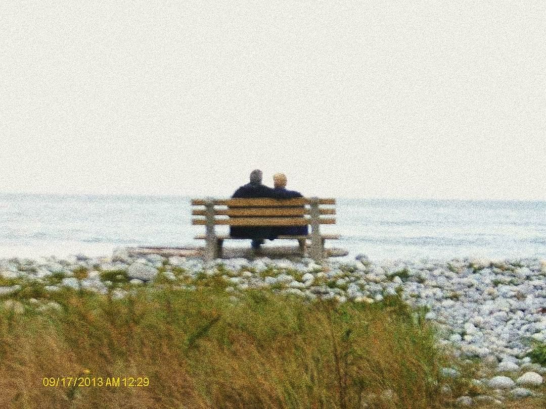 found this beautiful couple chilling by the beach in White Point, Nova Scotia, 2013 Whitepoint Canada Novascotia Oldcouple Couple Beach Bythebeach Sea Titanic