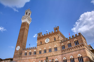 The piazza del campo with the mangia tower in siena town in the tuscany region of italy, europe.