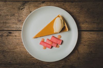 Close-up of bread in plate on table