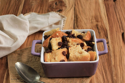 Cinnamon bread and butter pudding with raisins