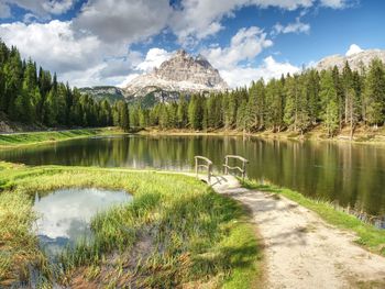 Amazing view of the lago di antorno bellow tre cime di lavaredo, national park, italy.