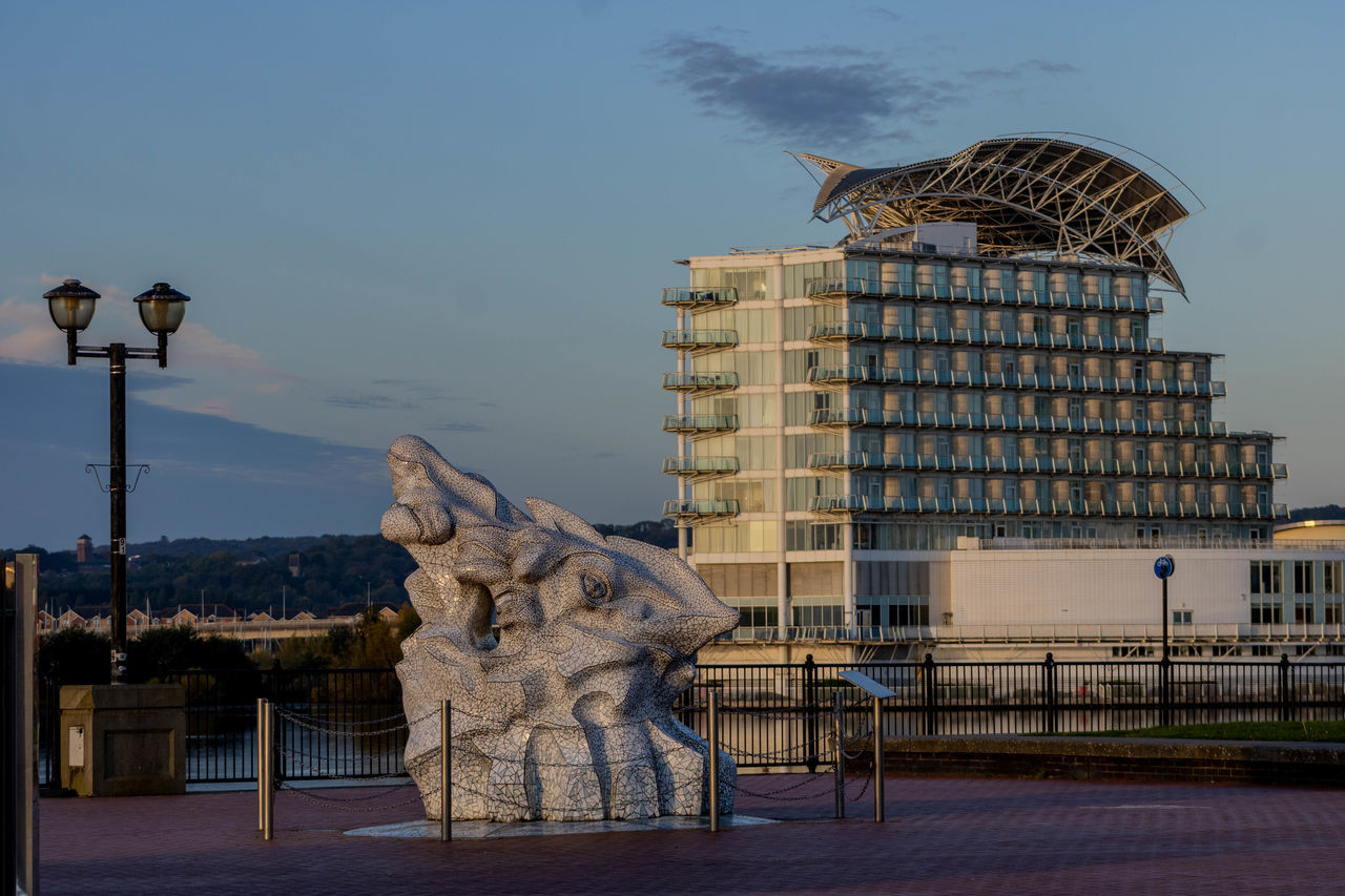 STATUE OF BUILDINGS AGAINST SKY