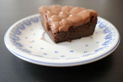 Close-up of chocolate cake in plate on table