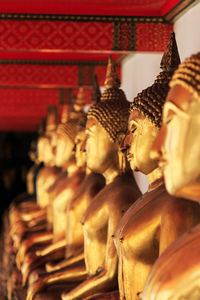 Golden buddha statues in row at wat pho temple