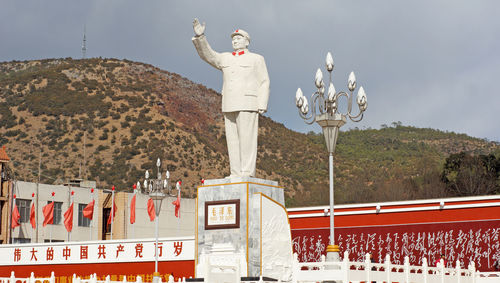 Statue against sky