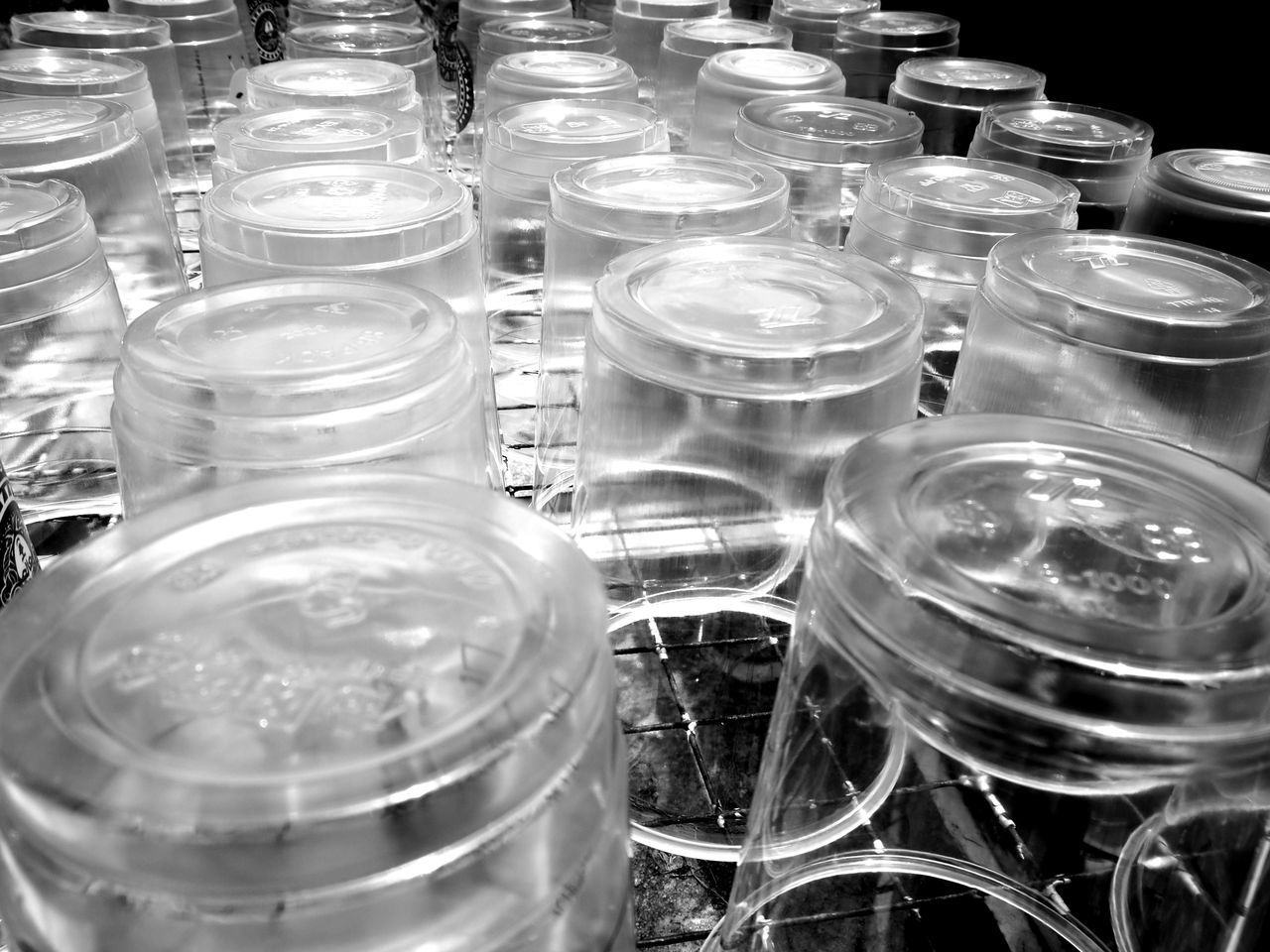 HIGH ANGLE VIEW OF WINE GLASS ON TABLE