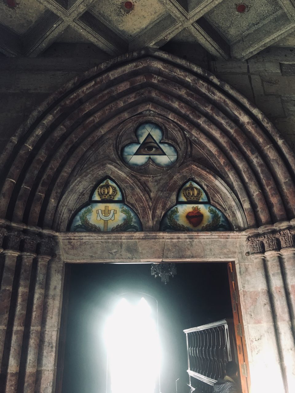 LOW ANGLE VIEW OF STAINED GLASS WINDOW IN TEMPLE