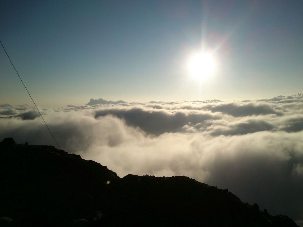 mountain, scenics, tranquil scene, tranquility, beauty in nature, sun, sunbeam, mountain range, sky, nature, sunlight, landscape, idyllic, cloud - sky, majestic, silhouette, weather, cloud, lens flare, non-urban scene