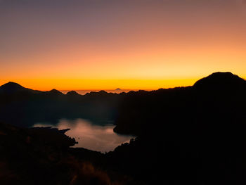 Planwangan sembalun at sunset. mount rinjani national park