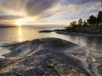 Quiet sunrise over the rocky shore. lake ladoga. republic of karelia, russia