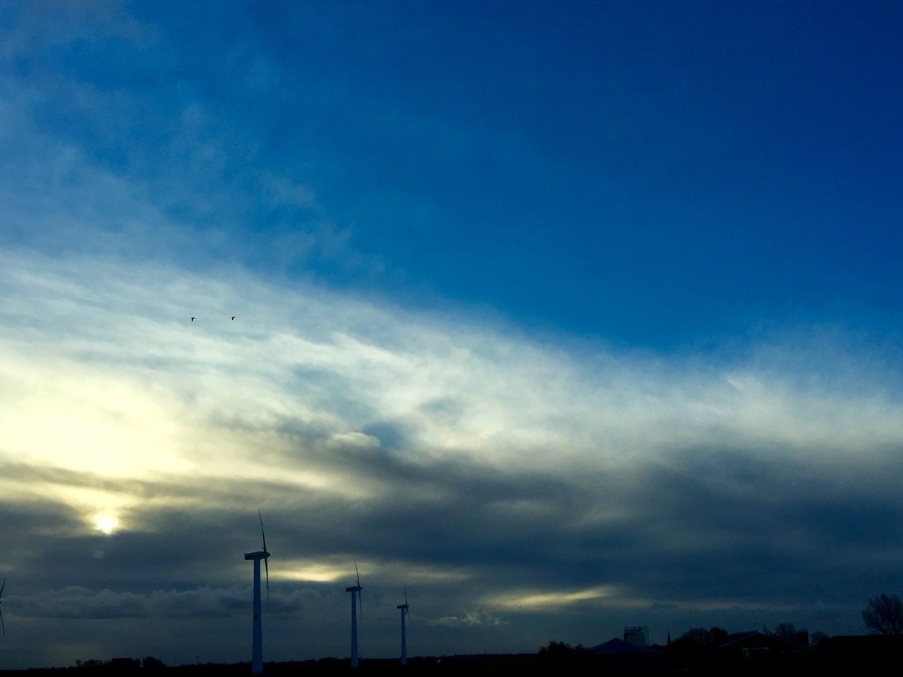 LOW ANGLE VIEW OF SILHOUETTE ELECTRICITY PYLONS AGAINST SKY