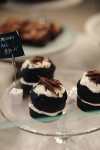 Close-up of chocolate cake in plate on table