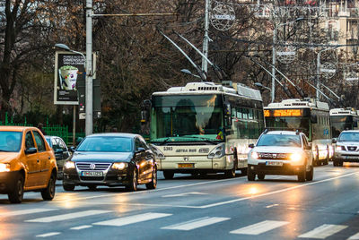 Traffic on road in city