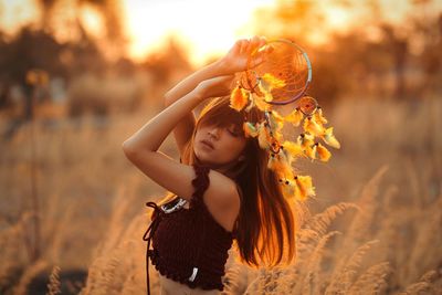 Young woman carrying dream catcher in the afternoon