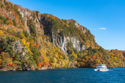 Lake towada sightseeing cruises fall foliage season. towada hachimantai national park, aomori, japan