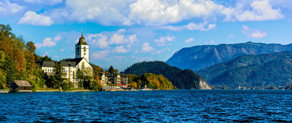 Scenic view of sunny autumn day on traunsee lake, austria.
