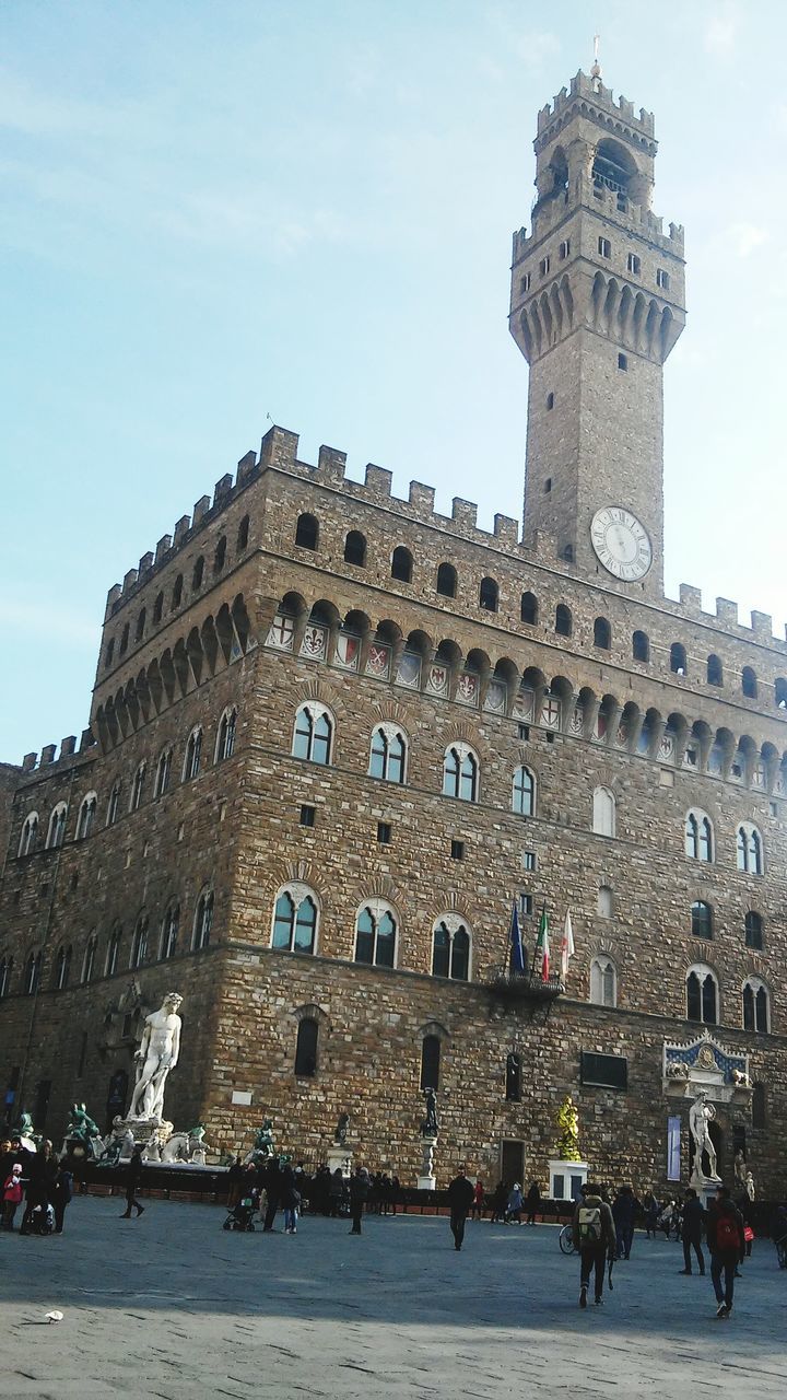 architecture, built structure, building exterior, famous place, history, tourism, travel destinations, international landmark, travel, capital cities, tourist, tower, low angle view, the past, religion, large group of people, sky, incidental people, place of worship