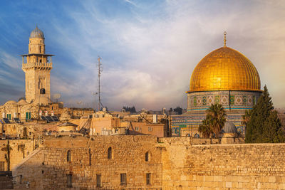 Dome of the rock and western wall in jerusalem old city at sunset, israel