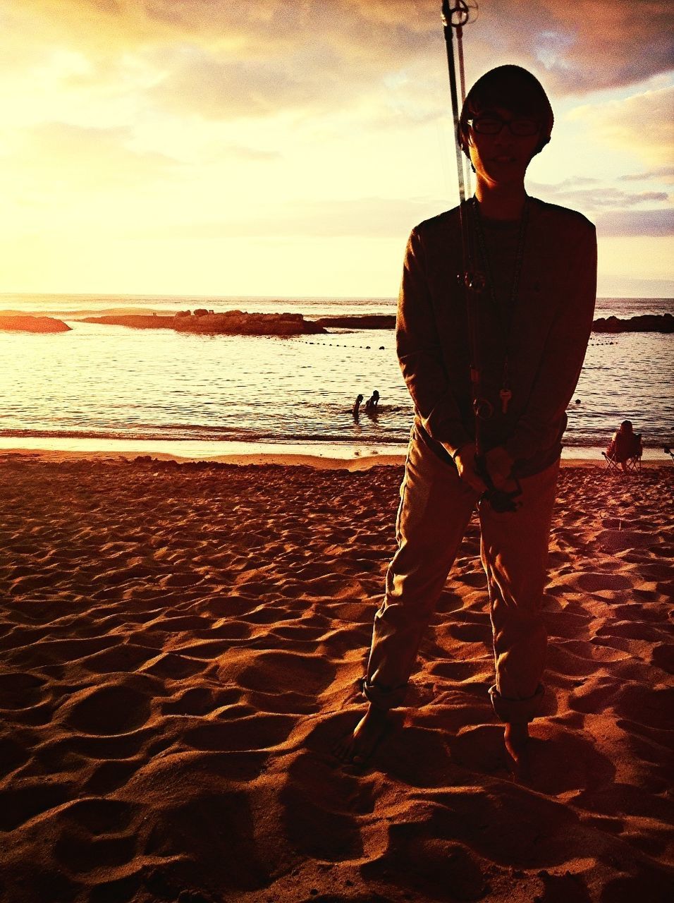 beach, sea, shore, water, sand, sky, leisure activity, horizon over water, lifestyles, full length, sunset, vacations, standing, rear view, men, tranquil scene, scenics, tranquility