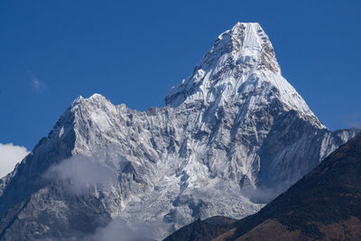 Scenic view of snowcapped mountains against sky, ama dablam