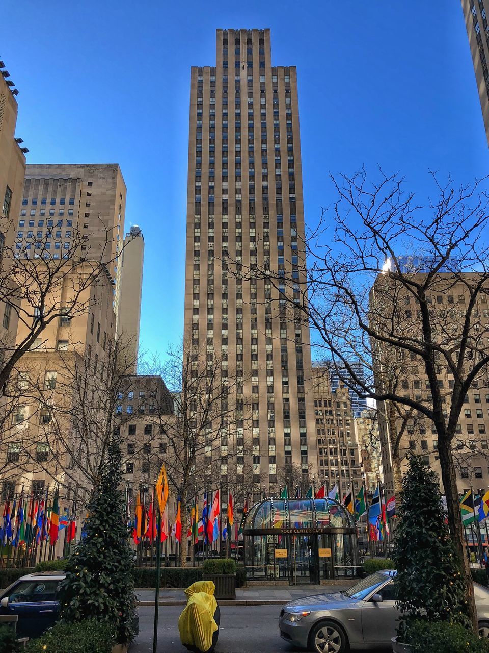 MODERN BUILDINGS AGAINST BLUE SKY IN CITY