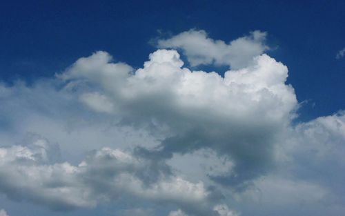 Low angle view of cloudy sky