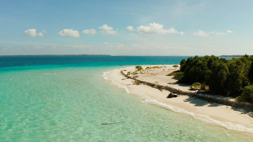 Sandy beach and turquoise water in the blue lagoon, aerial view. patawan island with sandy beach. 