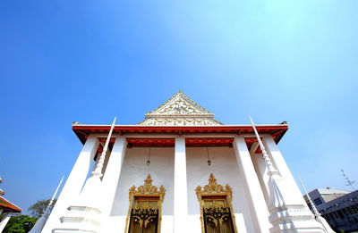  wat thepthidaram worawihan there is a pagoda arranged around bangkok, thailand