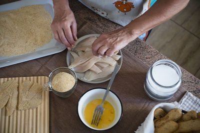 Midsection of woman preparing food on table