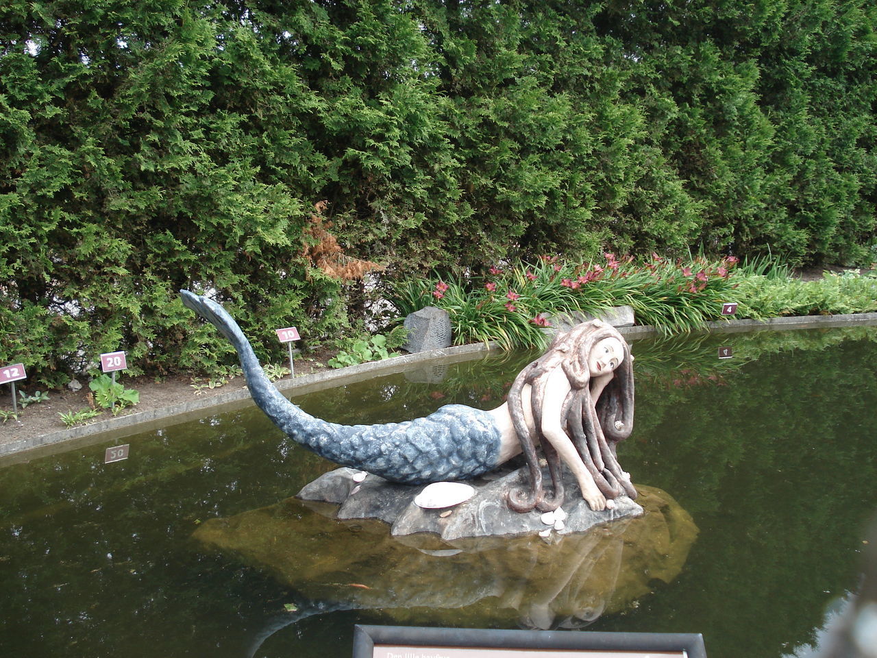 STATUE IN PARK BY WATER