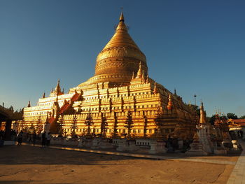 Golden shwezigon pagoda against sky