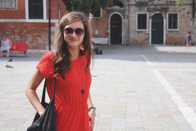 Portrait of smiling woman in sunglasses