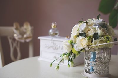 Close-up of white roses in vase on table