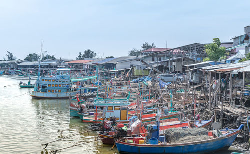 The fresh fish market bridge is the port of the seafood market and fishing boats.