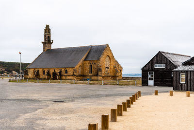 Outdoor view of the chapel of notre-dame-de-rocamadour in the port of camaret-sur-mer