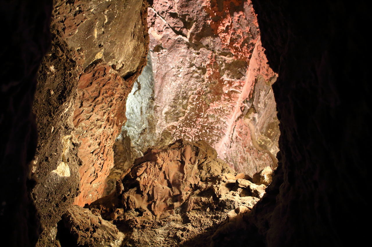 CLOSE-UP OF ROCK FORMATIONS