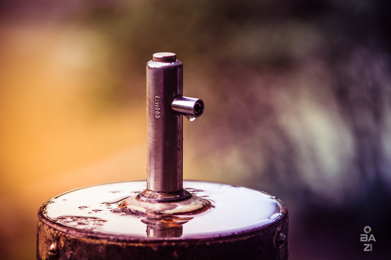 CLOSE-UP OF DRINK ON METAL