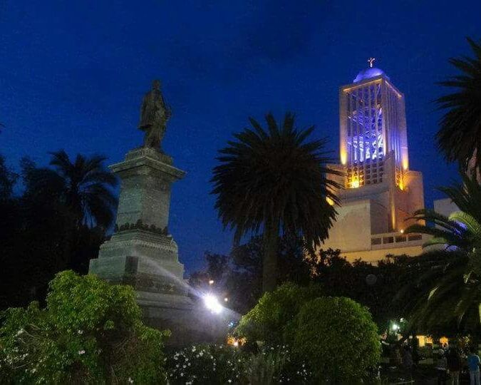 LOW ANGLE VIEW OF ILLUMINATED BUILDING AT NIGHT