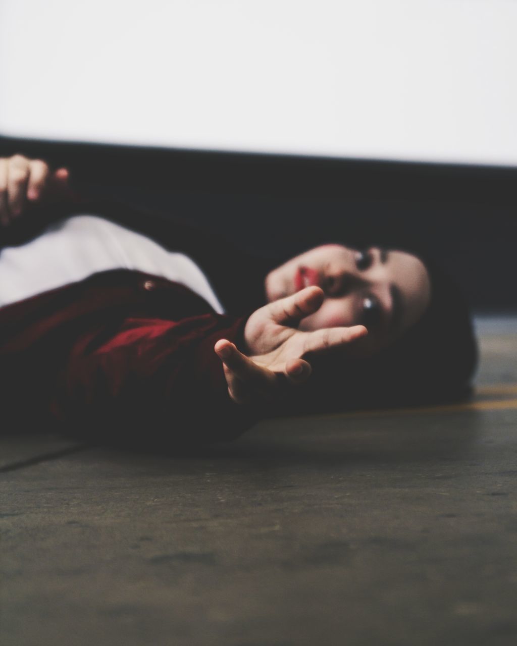 CLOSE-UP OF WOMAN LYING ON BED