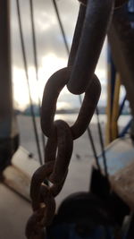 Close-up of rope on chain