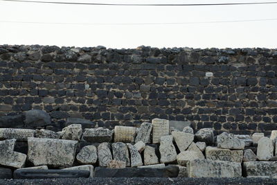 Stone wall against sky