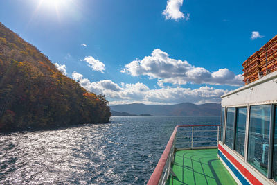 Lake towada sightseeing cruises fall foliage season. towada hachimantai national park, aomori, japan
