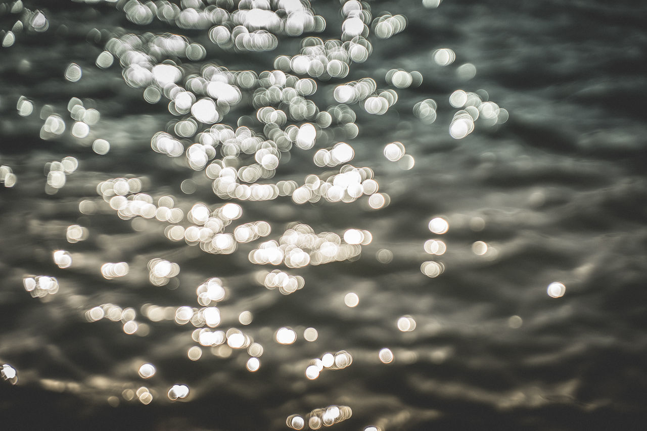 DEFOCUSED IMAGE OF ILLUMINATED LIGHTS AT SEA