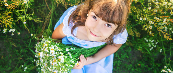 Portrait of cute girl holding flowers