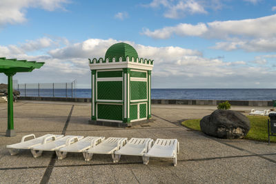 Lying benches at park maritim parque marítimo césar manrique