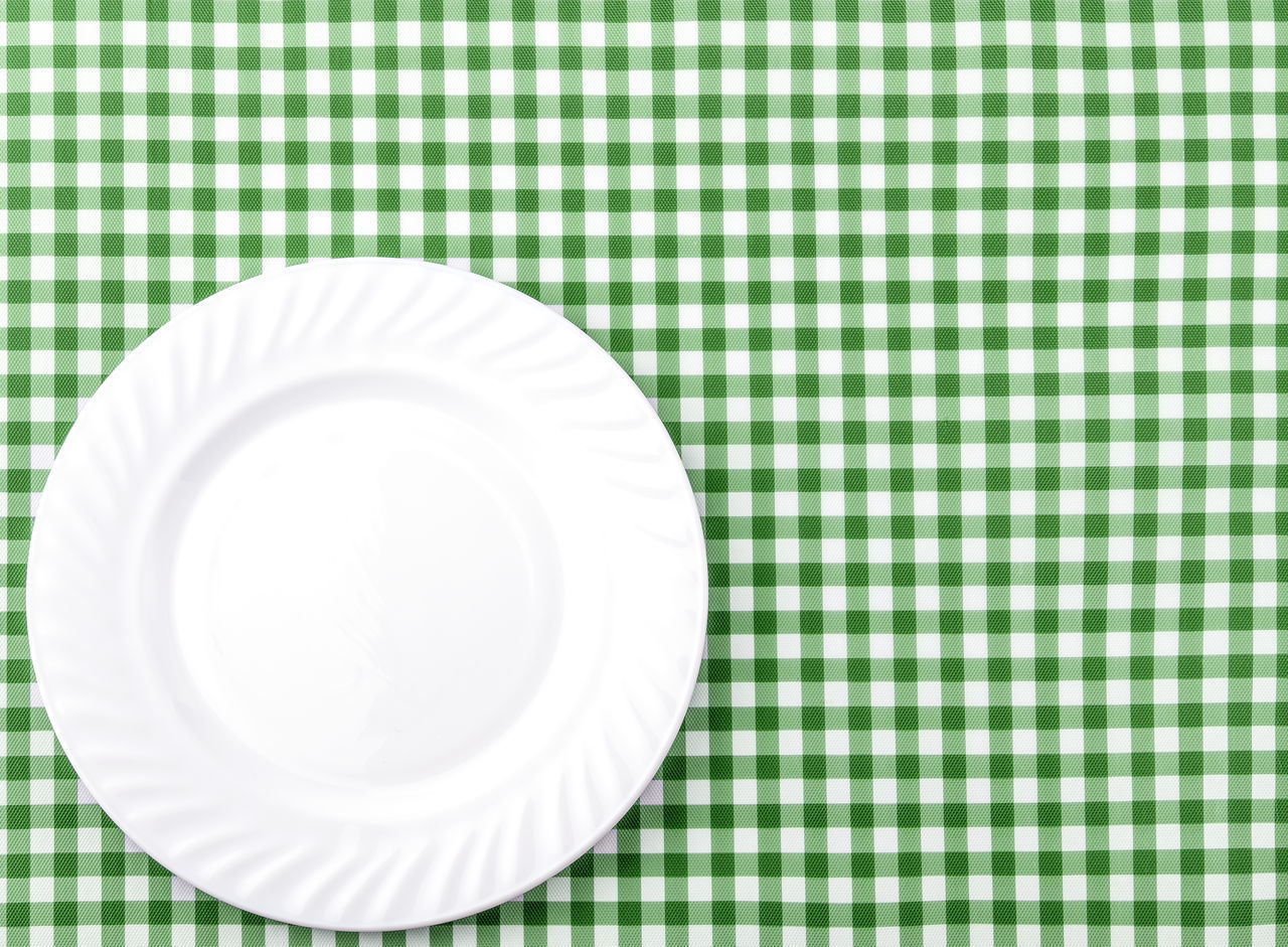 HIGH ANGLE VIEW OF EMPTY PLATE