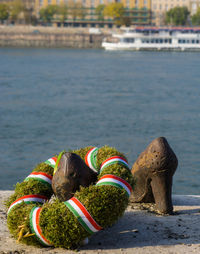 Wreath on historic shoes on the danube bank