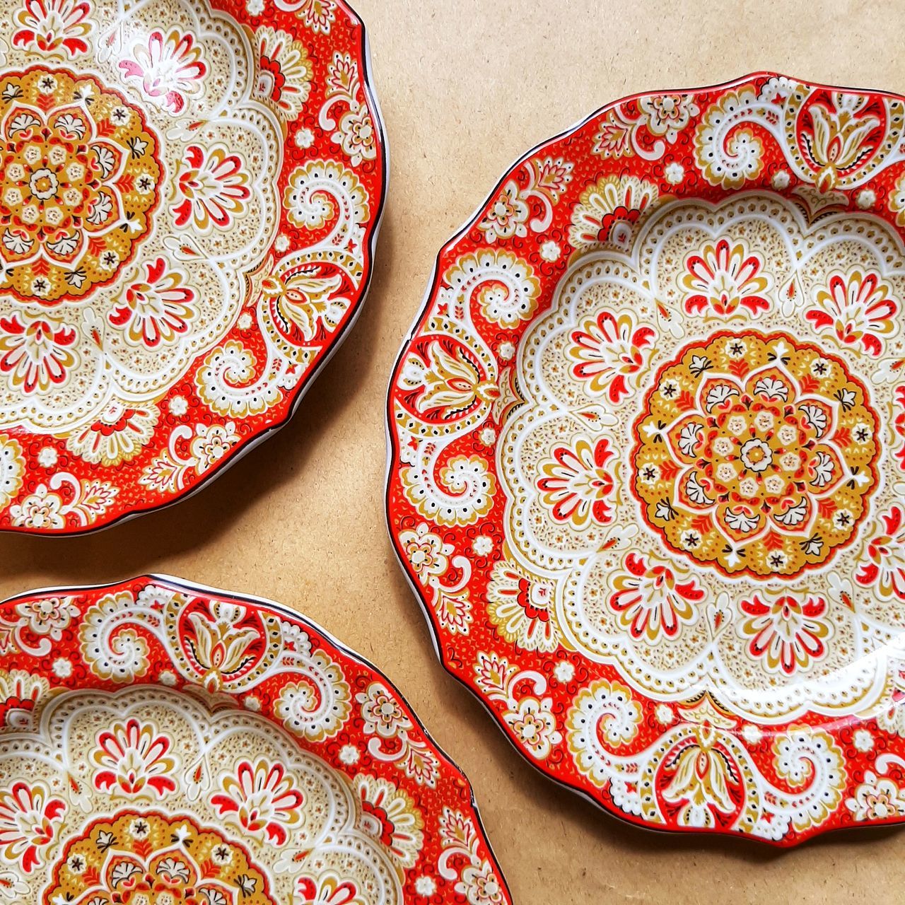 HIGH ANGLE VIEW OF RED TABLE ON PLATE